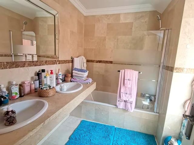 3 sovrum Lägenhet att hyra i Estepona med pool - 2 200 € (Ref: 9565501)