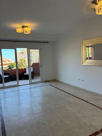 3 bedroom Flat for rent in Estepona with pool - € 1,900 (Ref: 9565501)