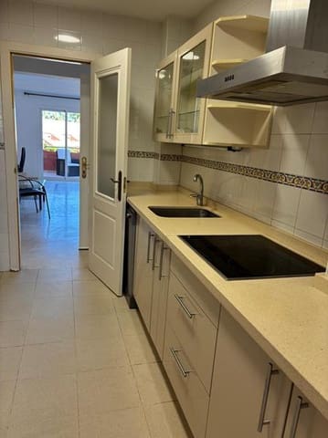 3 bedroom Flat for rent in Estepona with pool - € 1,900 (Ref: 9565501)