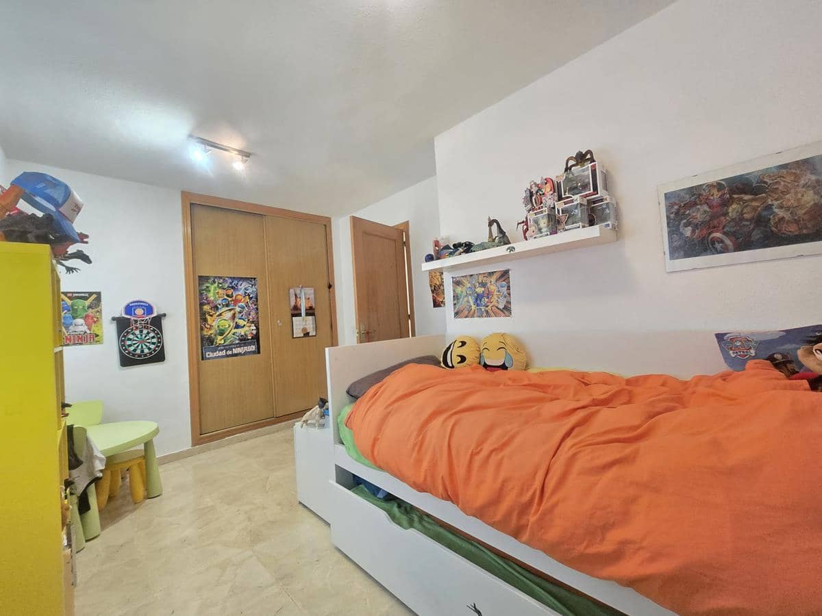 3 quarto Apartamento para arrendar em Malaga cidade com piscina garagem - 1 400 € (Ref: 9565502)