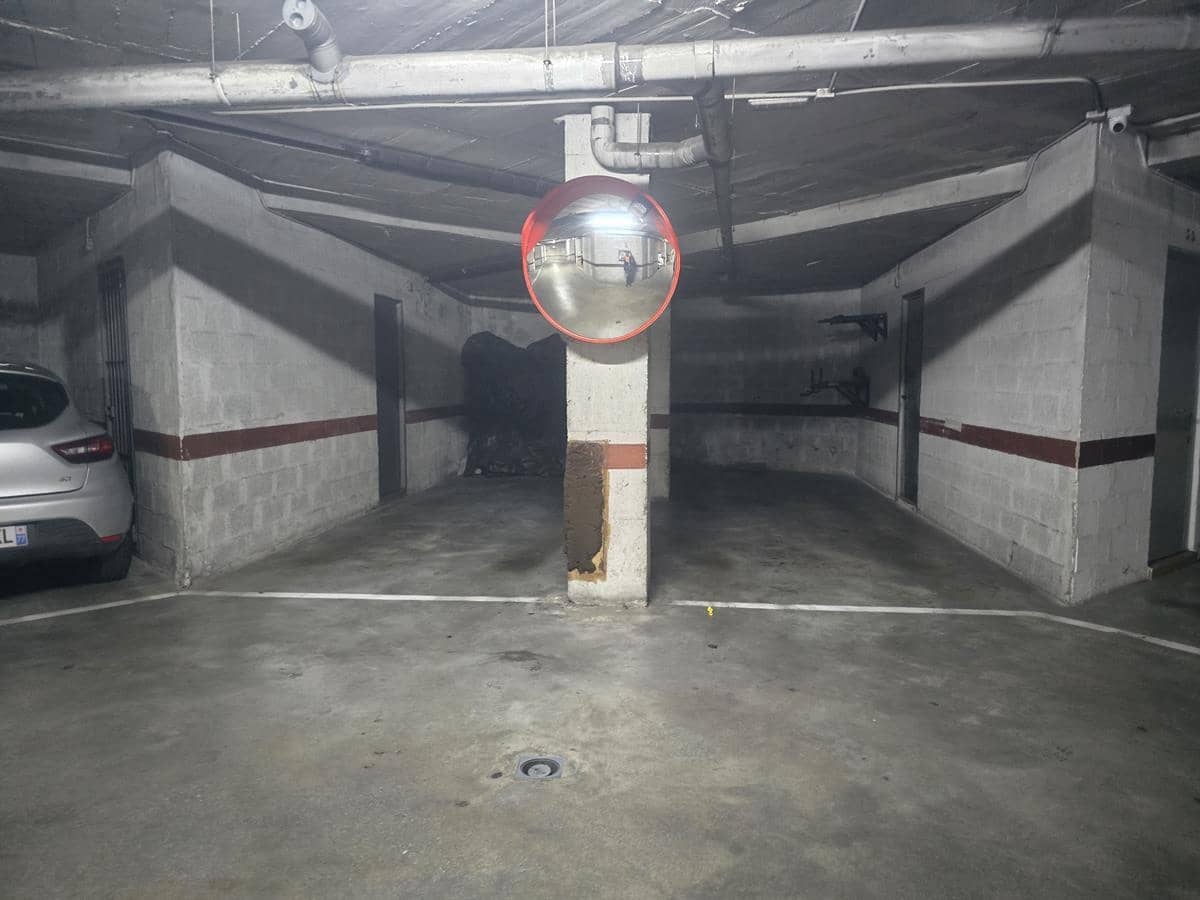 3 quarto Apartamento para arrendar em Malaga cidade com piscina garagem - 1 400 € (Ref: 9565502)