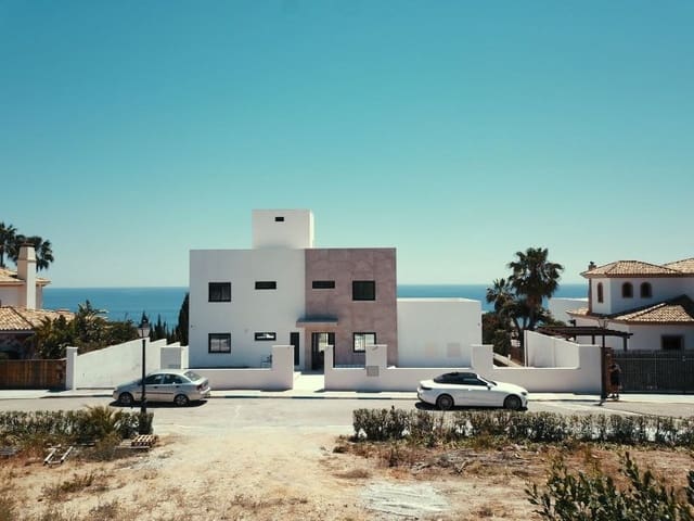 Chalet de 4 habitaciones en San Luis de Sabinillas, Manilva en venta con piscina garaje - 1.400.000 € (Ref: 9572299)