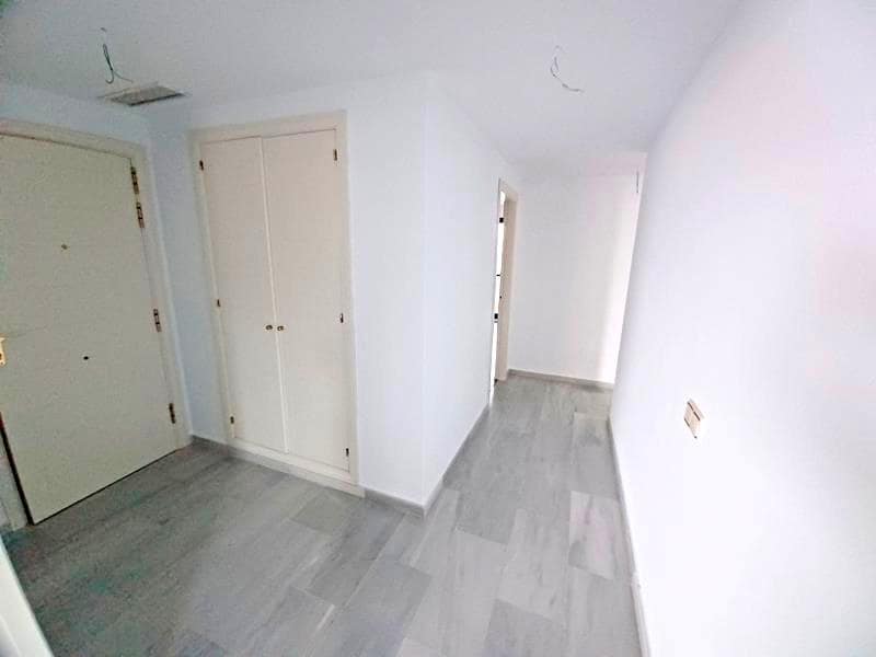 2 soverom Penthouse til leie i Estepona med svømmebasseng garasje - € 1 850 (Ref: 9580024)