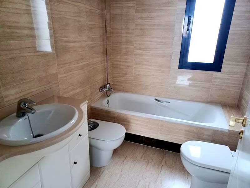 2 soverom Penthouse til leie i Estepona med svømmebasseng garasje - € 1 850 (Ref: 9580024)