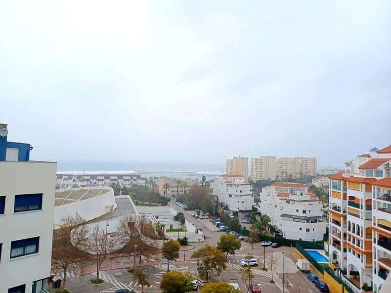 2 soverom Penthouse til leie i Estepona med svømmebasseng garasje - € 1 850 (Ref: 9580024)