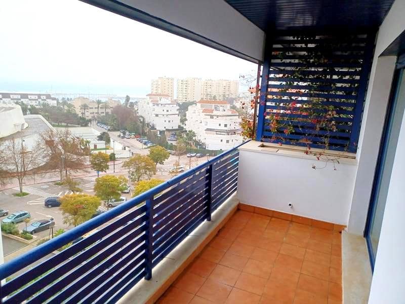 2 soverom Penthouse til leie i Estepona med svømmebasseng garasje - € 1 850 (Ref: 9580024)