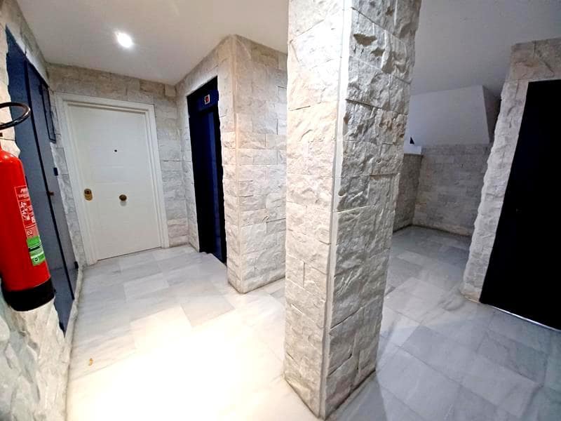 2 soverom Penthouse til leie i Estepona med svømmebasseng garasje - € 1 850 (Ref: 9580024)