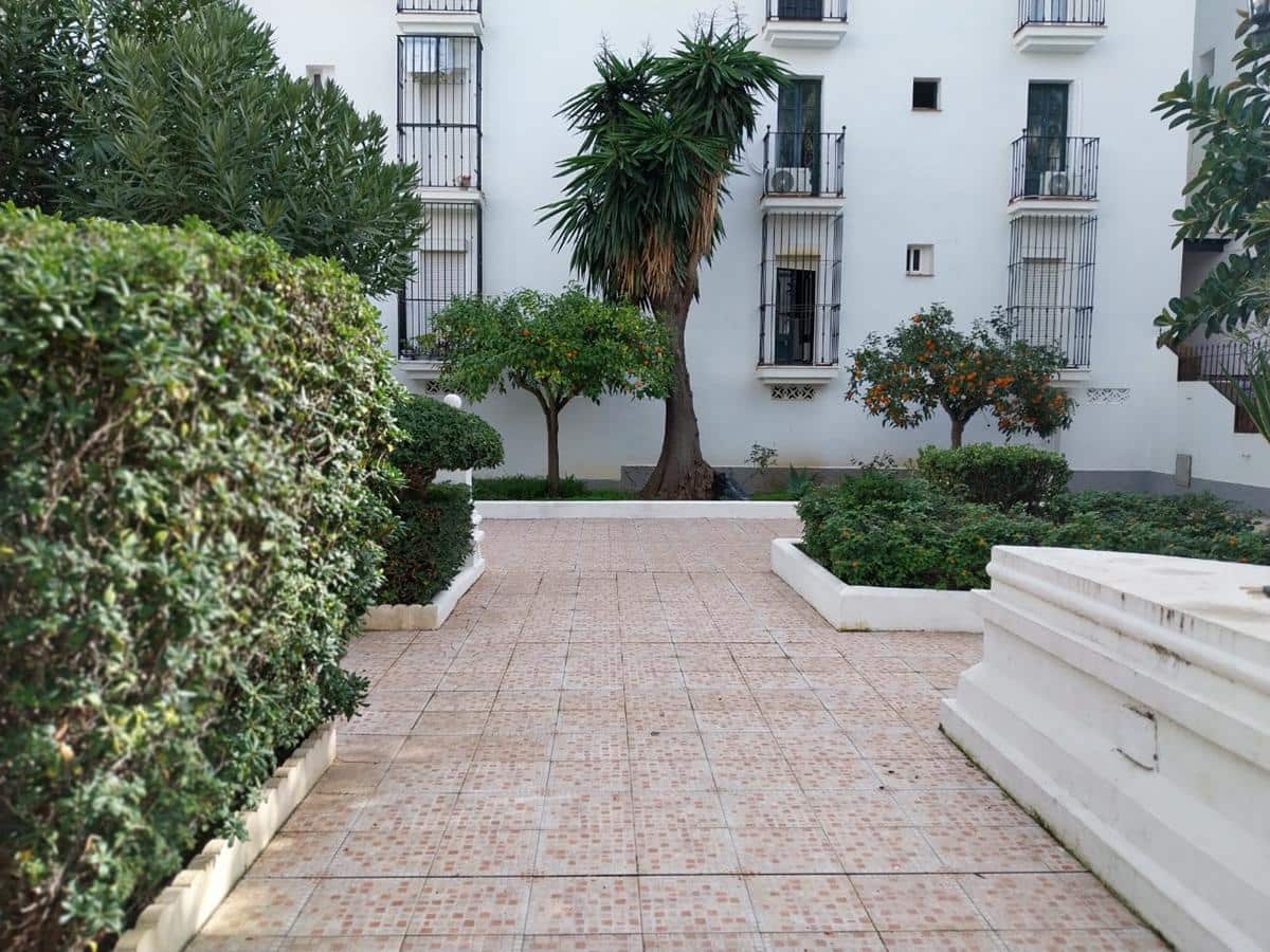 2 soveværelse Lejlighed til salg i San Luis de Sabinillas med swimmingpool - € 239.000 (Ref: 9580025)