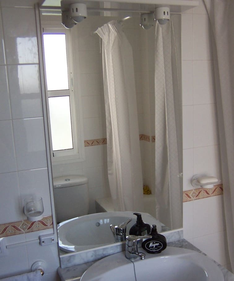 2 sovrum Lägenhet till salu i San Luis de Sabinillas med garage - 175 000 € (Ref: 9580026)