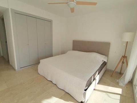 3 soveværelse Lejlighed til leje i San Pedro de Alcantara med swimmingpool garage - € 2.850 (Ref: 9585128)