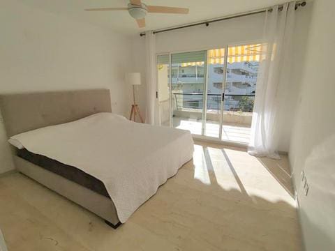 3 soveværelse Lejlighed til leje i San Pedro de Alcantara med swimmingpool garage - € 2.850 (Ref: 9585128)