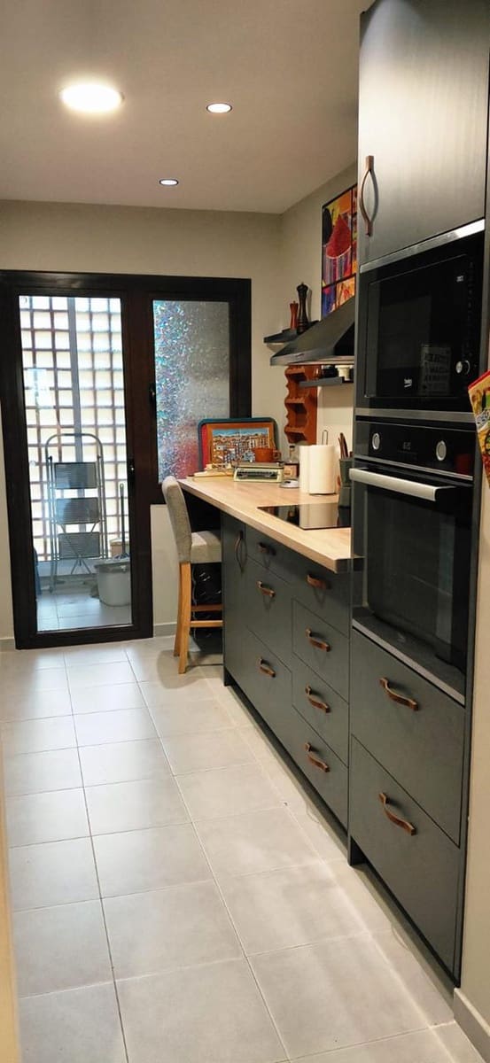 Piso de 2 habitaciones en Estepona en alquiler con piscina - 1.500 € (Ref: 9603579)