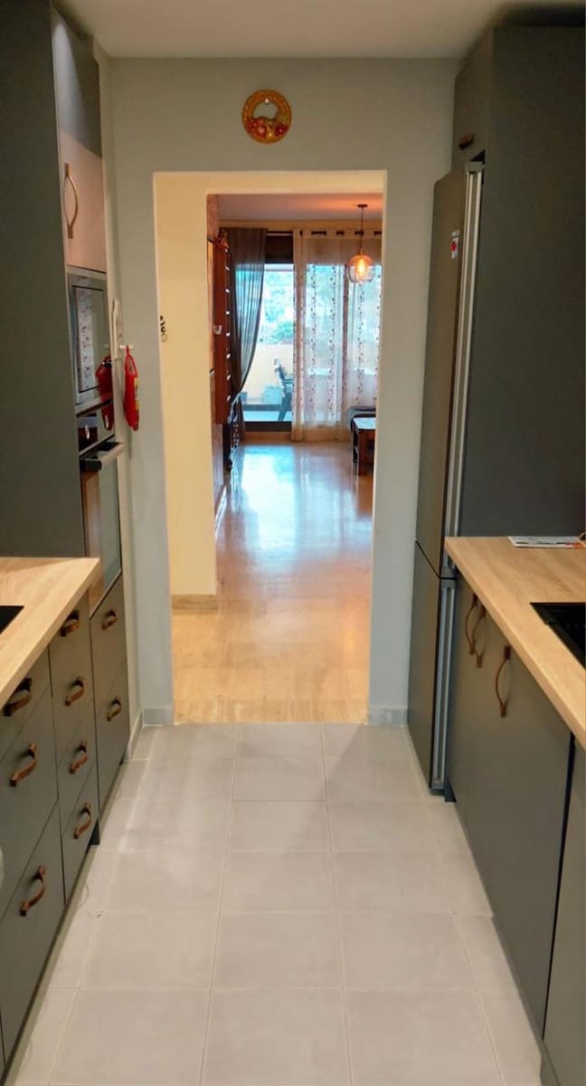 Piso de 2 habitaciones en Estepona en alquiler con piscina - 1.500 € (Ref: 9603579)