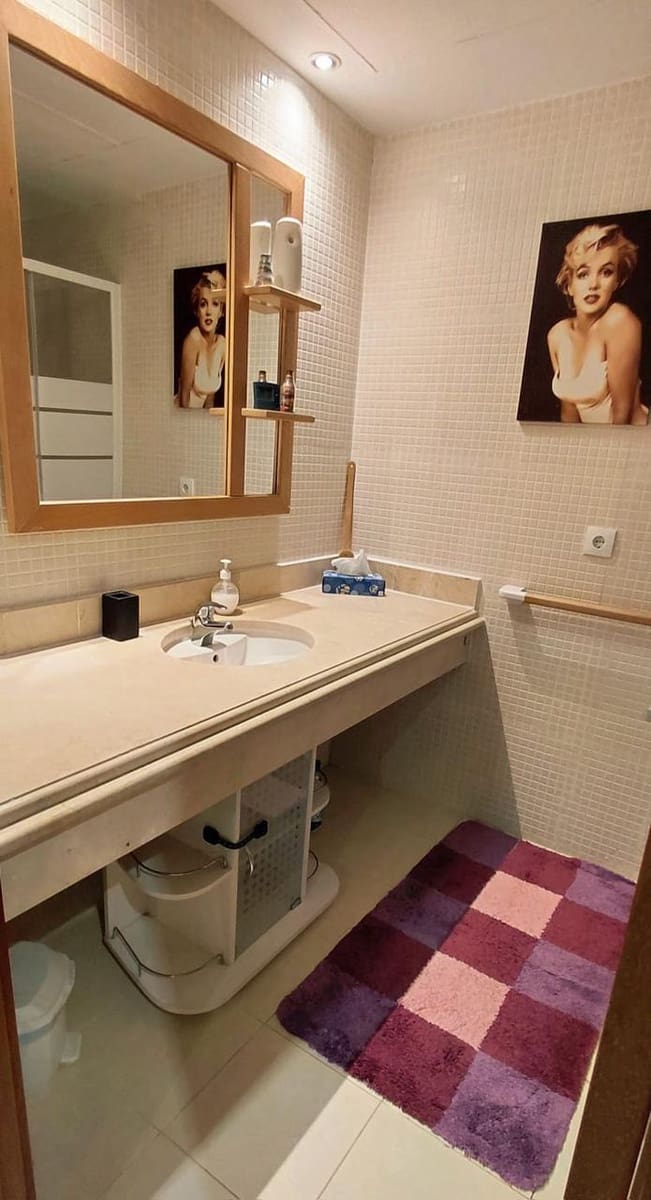 Piso de 2 habitaciones en Estepona en alquiler con piscina - 1.500 € (Ref: 9603579)