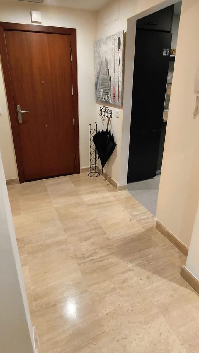 Piso de 2 habitaciones en Estepona en alquiler con piscina - 1.500 € (Ref: 9603579)