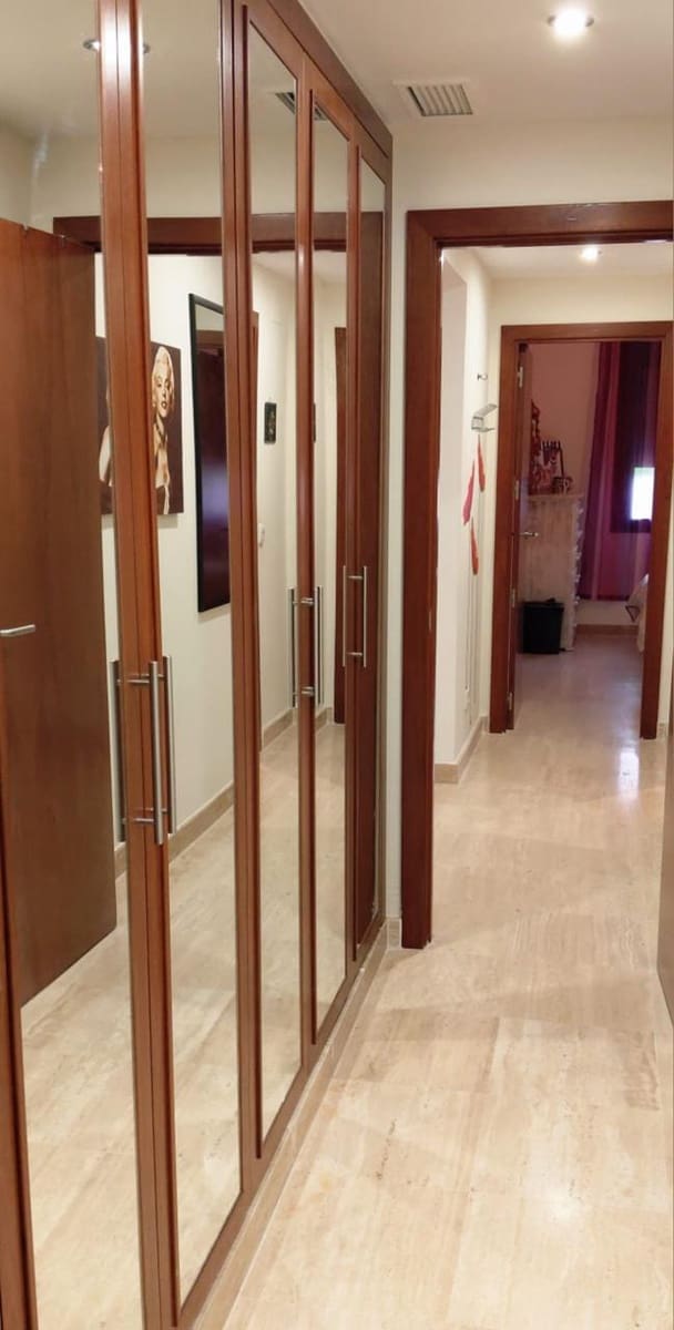 Piso de 2 habitaciones en Estepona en alquiler con piscina - 1.500 € (Ref: 9603579)