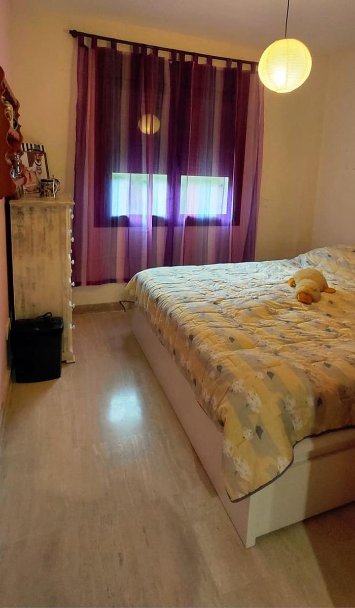 Piso de 2 habitaciones en Estepona en alquiler con piscina - 1.500 € (Ref: 9603579)