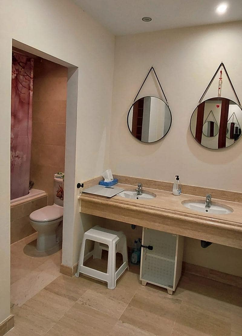 Piso de 2 habitaciones en Estepona en alquiler con piscina - 1.500 € (Ref: 9603579)