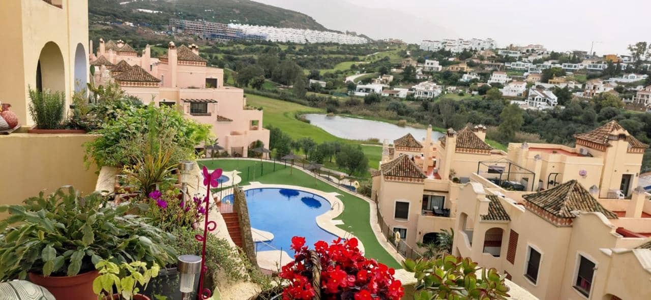 Piso de 2 habitaciones en Estepona en alquiler con piscina - 1.500 € (Ref: 9603579)