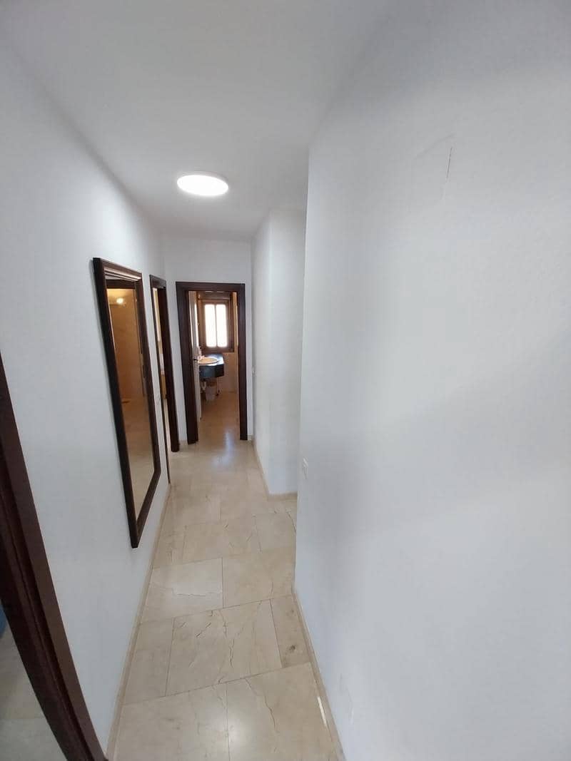 3 slaapkamer Flat te huur in Estepona - € 2.700 (Ref: 9606693)