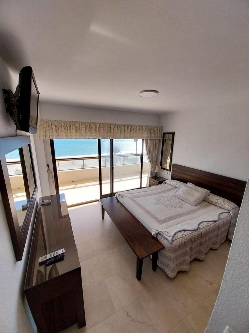 3 slaapkamer Flat te huur in Estepona - € 2.700 (Ref: 9606693)