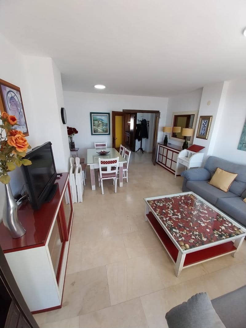 3 slaapkamer Flat te huur in Estepona - € 2.700 (Ref: 9606693)