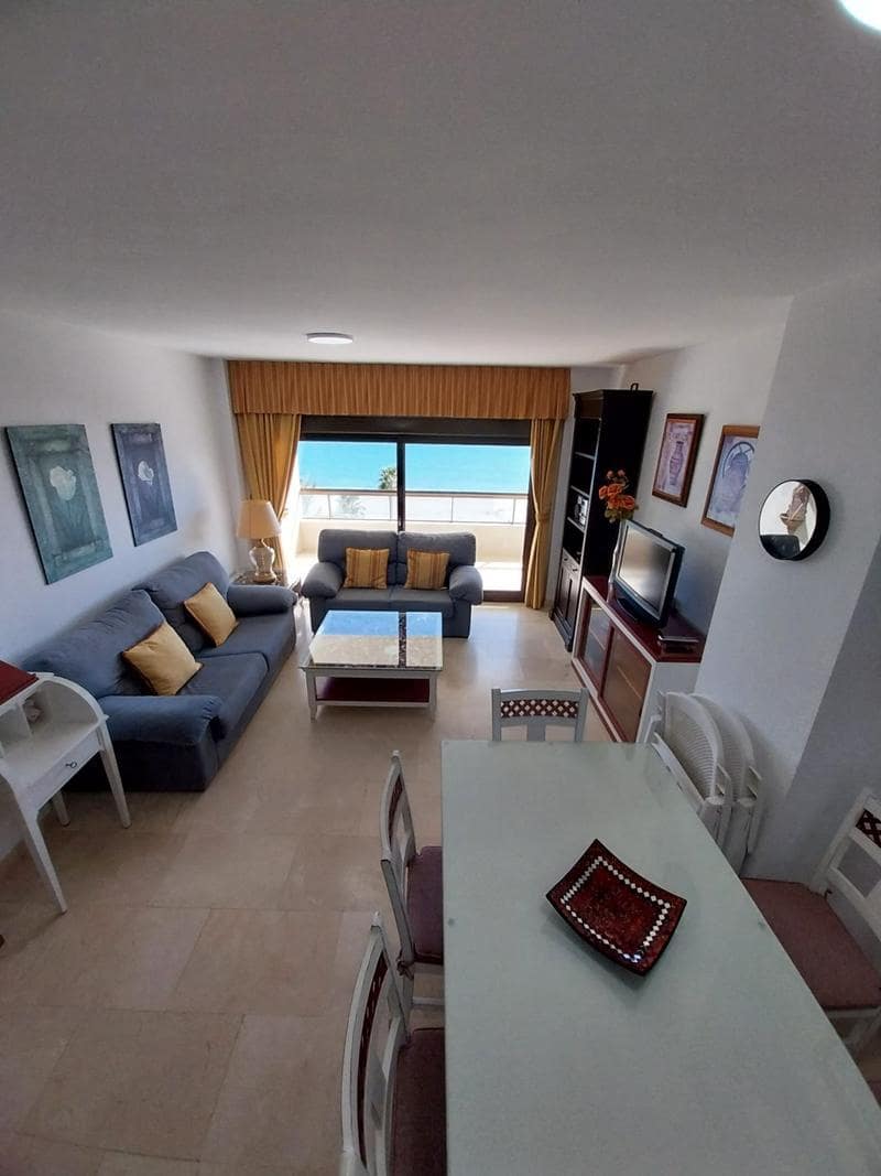 3 slaapkamer Flat te huur in Estepona - € 2.700 (Ref: 9606693)