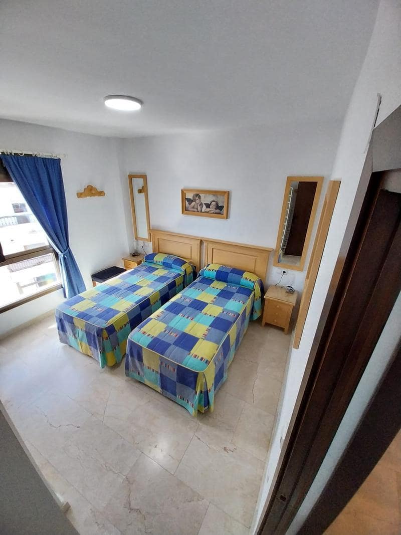 3 slaapkamer Flat te huur in Estepona - € 2.700 (Ref: 9606693)