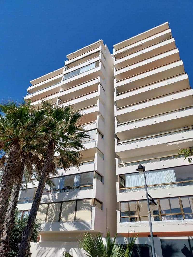 3 slaapkamer Flat te huur in Estepona - € 2.700 (Ref: 9606693)