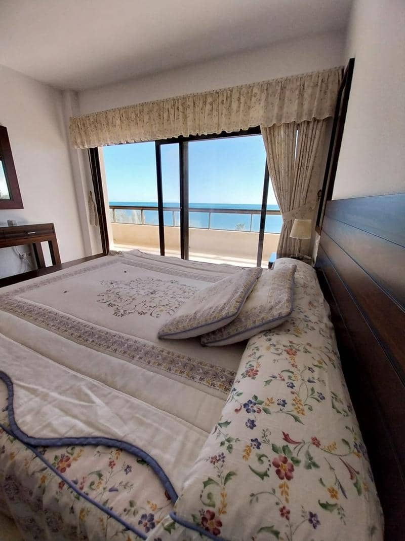 3 slaapkamer Flat te huur in Estepona - € 2.700 (Ref: 9606693)