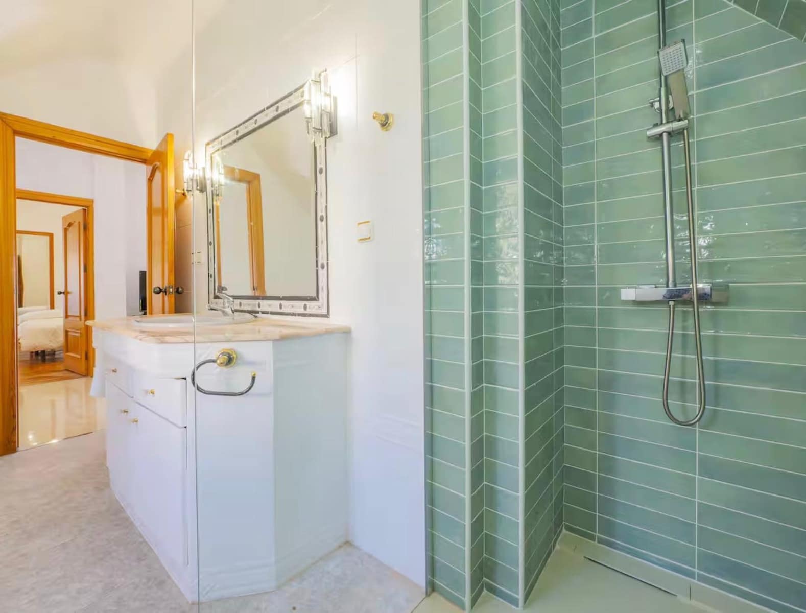 Villa/Maison de 4 chambres à louer à Alhaurin de la Torre avec piscine garage - 4 800 € (Ref: 9606971)