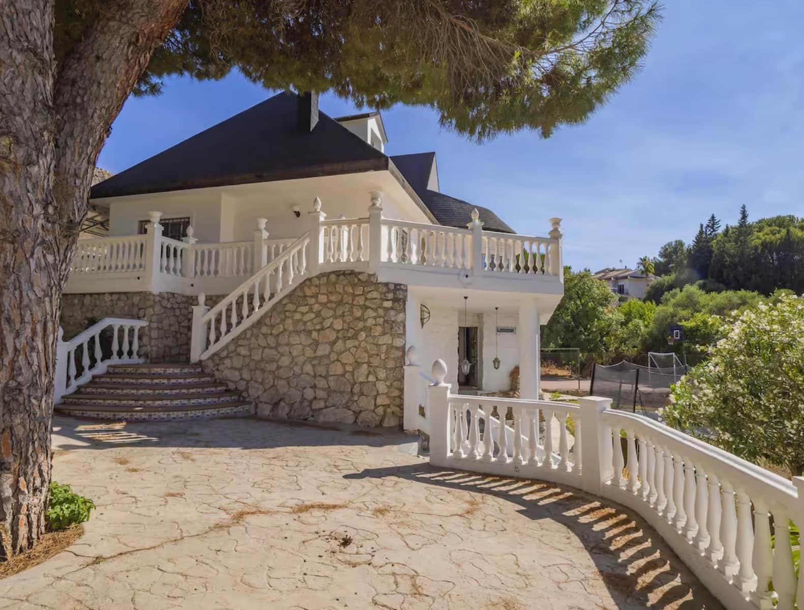 Villa/Maison de 4 chambres à louer à Alhaurin de la Torre avec piscine garage - 4 800 € (Ref: 9606971)