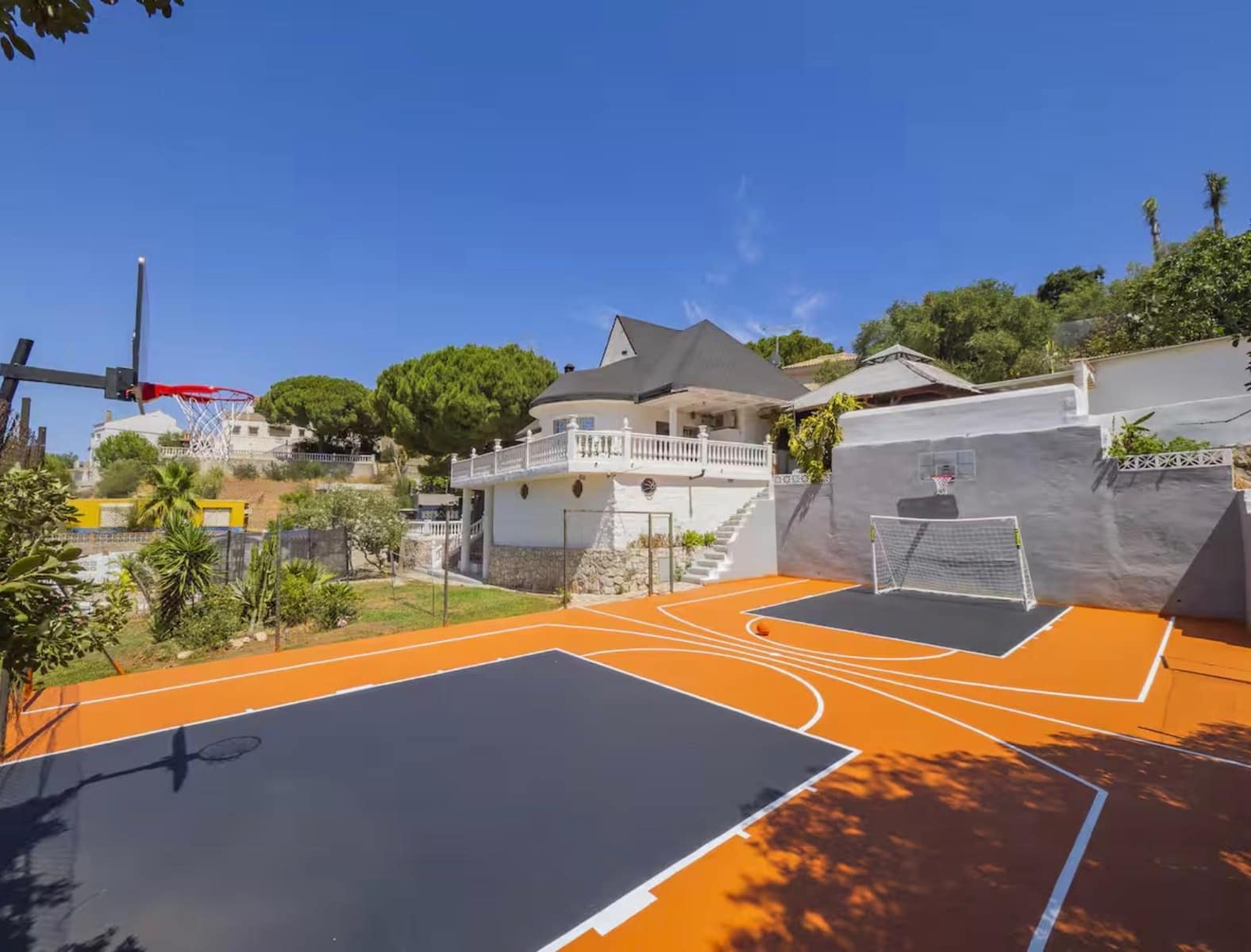 Villa/Maison de 4 chambres à louer à Alhaurin de la Torre avec piscine garage - 4 800 € (Ref: 9606971)