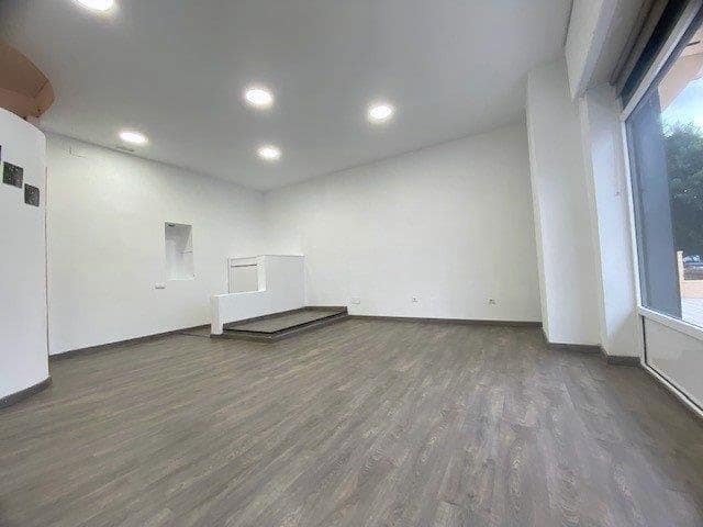 Commercial for rent in Malaga city - € 1,000 (Ref: 9606972)