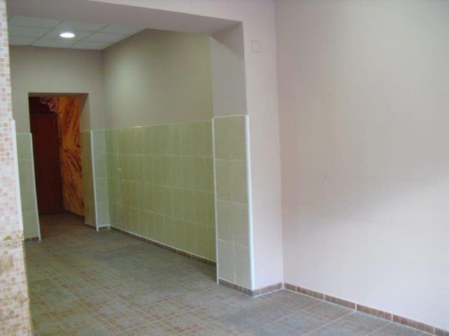 Kommersiell til salgs i Málaga by - € 227 000 (Ref: 9610331)