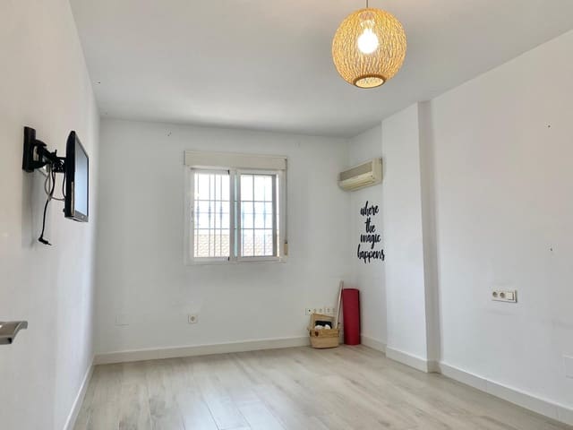 3 quarto Moradia em Banda para venda em Málaga cidade com garagem - 520 000 € (Ref: 9635071)