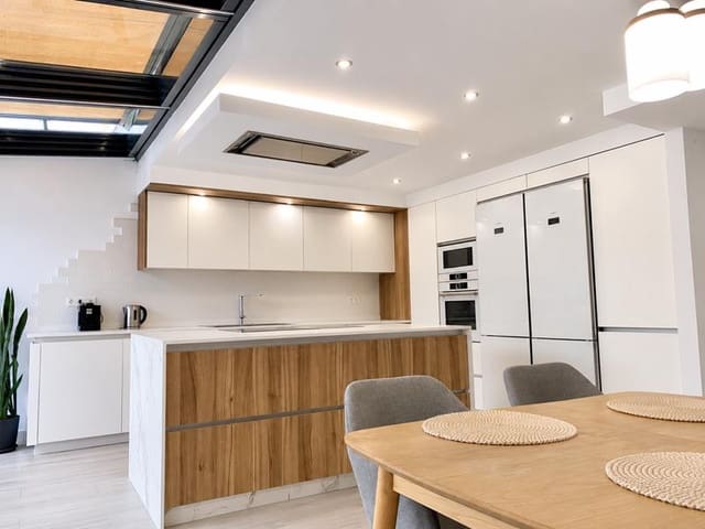 3 soveværelse Rækkehus til salg i Málaga by med garage - € 487.900 (Ref: 9635071)
