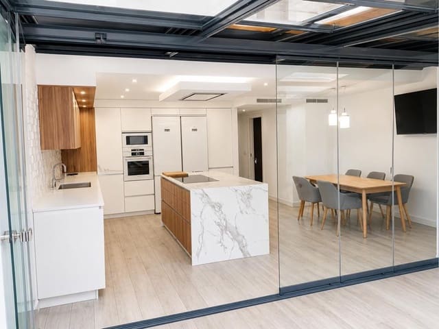 3 soveværelse Rækkehus til salg i Málaga by med garage - € 487.900 (Ref: 9635071)