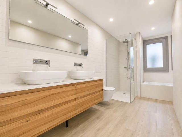 3 soveværelse Rækkehus til salg i Málaga by med garage - € 487.900 (Ref: 9635071)