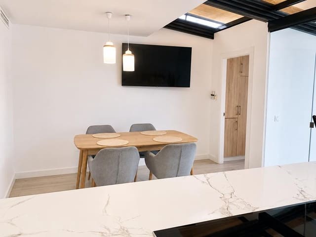 3 soveværelse Rækkehus til salg i Málaga by med garage - € 487.900 (Ref: 9635071)
