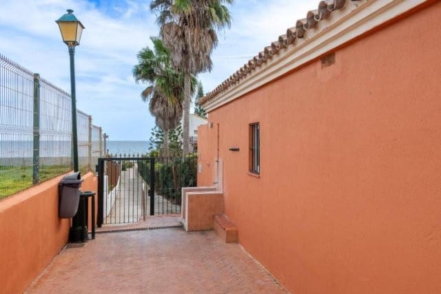 2 makuuhuone Asunto myytävänä paikassa San Luis de Sabinillas mukana uima-altaan 
autotalli - 254 520 € (Ref: 9646166)