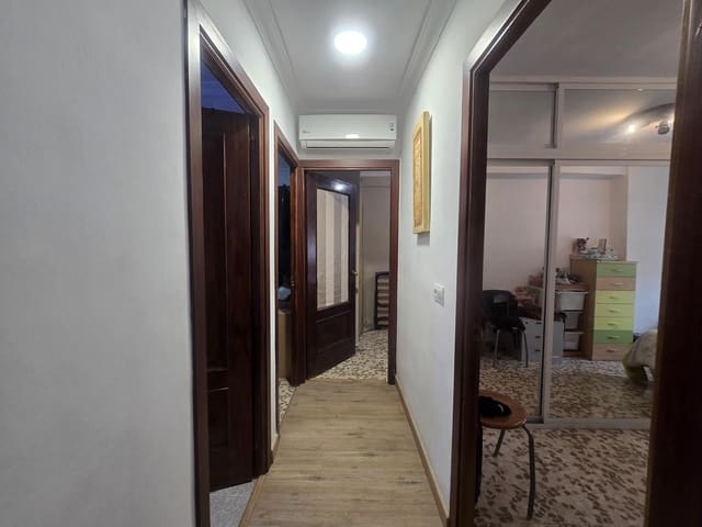 3 Zimmer Wohnung zu verkaufen in Cruz de Humilladero, Málaga Stadt - 260.000 € (Ref: 9650817)