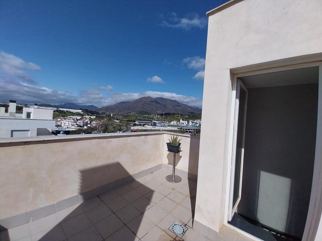 Ático de 2 habitaciones en Estepona en venta con piscina garaje - 390.000 € (Ref: 9665515)