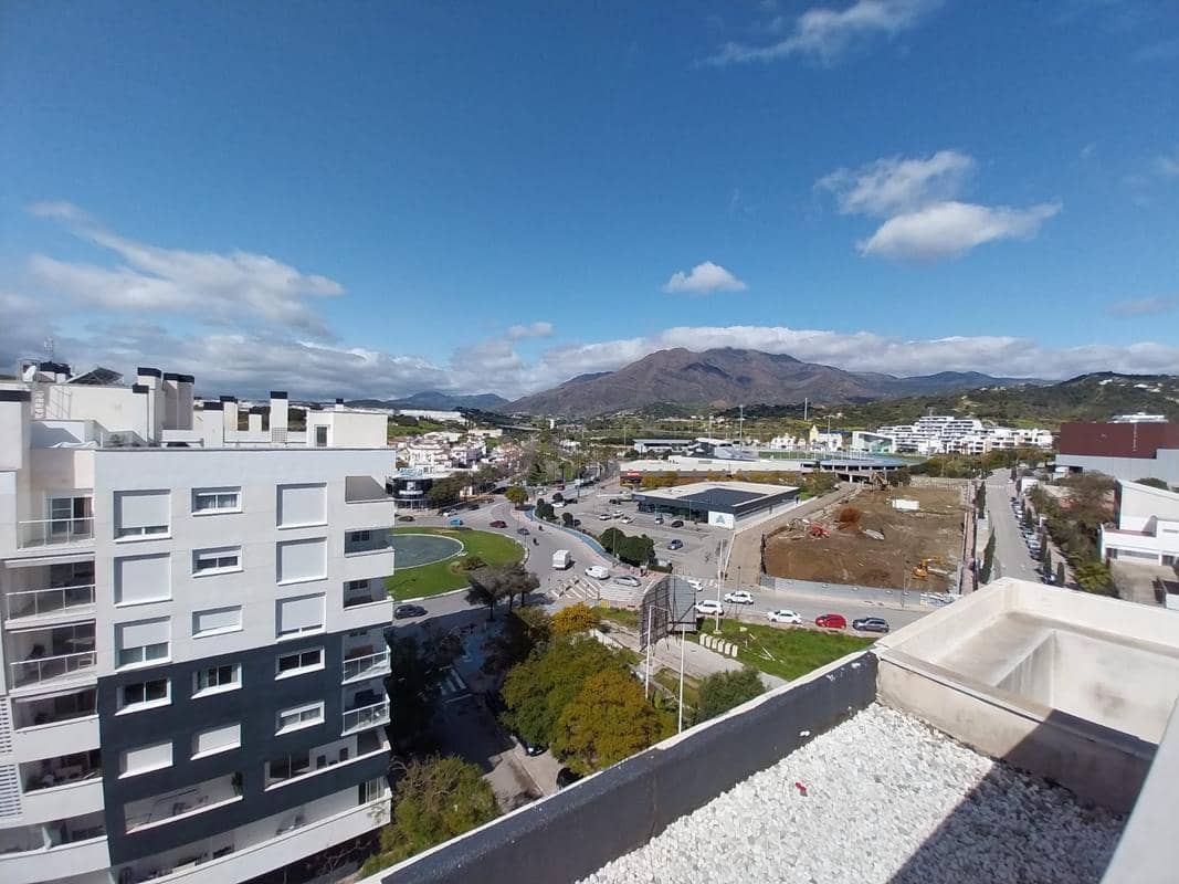Ático de 2 habitaciones en Estepona en venta con piscina garaje - 390.000 € (Ref: 9665515)