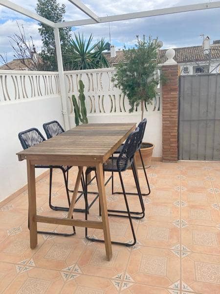 3 makuuhuone Rivitalo vuokrattavana paikassa Estepona mukana uima-altaan - 2 100 € (Ref: 9665516)