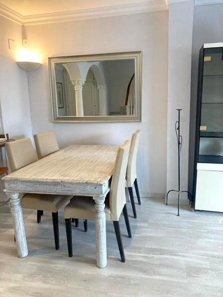 3 makuuhuone Rivitalo vuokrattavana paikassa Estepona mukana uima-altaan - 2 100 € (Ref: 9665516)