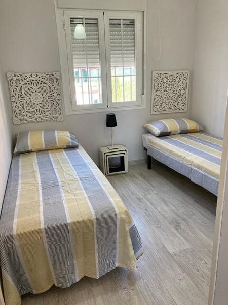 3 makuuhuone Rivitalo vuokrattavana paikassa Estepona mukana uima-altaan - 2 100 € (Ref: 9665516)