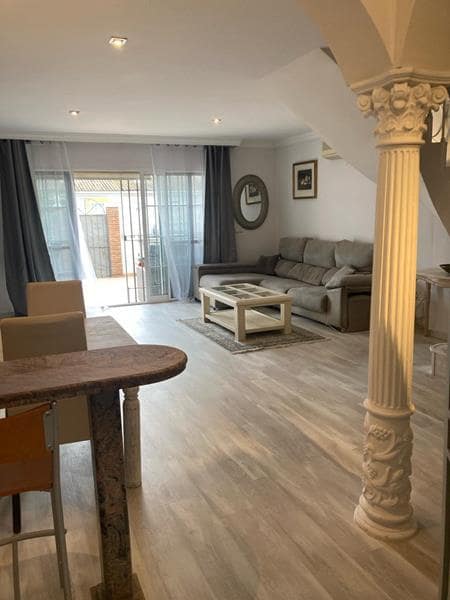 3 makuuhuone Rivitalo vuokrattavana paikassa Estepona mukana uima-altaan - 2 100 € (Ref: 9665516)