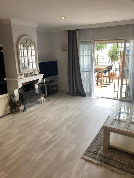 3 makuuhuone Rivitalo vuokrattavana paikassa Estepona mukana uima-altaan - 2 100 € (Ref: 9665516)