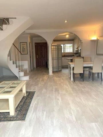 3 soveværelse Rækkehus til leje i Estepona med swimmingpool - € 2.100 (Ref: 9665516)